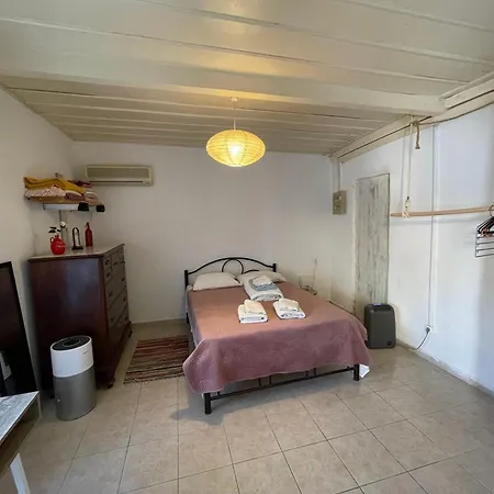 Corfu Sleeps 3 With Patio Apartment